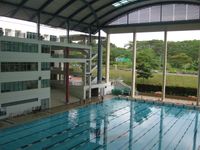 싱가포르 스포츠 학교에서 수영 경기가 개최되었다.