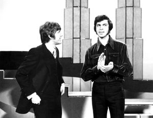 험퍼딩크(오른쪽)와 1970년 The Engelbert Humperdinck Show에 출연한 올리버