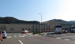 히타카쓰항 국제선 여객터미널 전경.