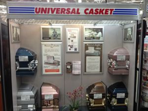 미국 코스트코 창고형 소매점 내의 Universal Casket 판매 키오스크