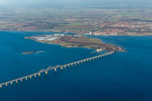 항공 사진 - 스토르스트룀 해협, 스토르스트룀 다리, 마스뇌와 배경의 보르딩보르.