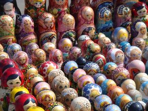 마트료시카는 러시아 관광객들에게 인기 있는 기념품이다.