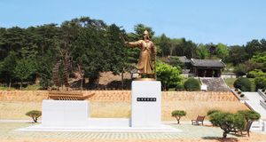 소충사와 나대용 장군 동상