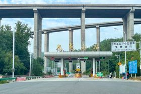 뤄뤄 고속도로 지우룽산 나들목