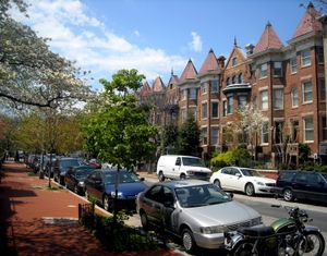 스트라이버스 섹션의 T 스트리트 NW 1700 블록