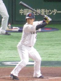 2023년 3월 16일 도쿄 돔에서 WBC 일본 대표팀과 함께 있는 곤도 겐스케