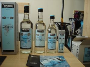 마케도니아 마스티카의 가장 잘 알려진 브랜드인 스트루미치카 마스티카. 북마케도니아에서는 마스티카가 전통적으로 스트루미차 지역에서 만들어진다.