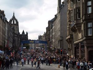 찰슨은 1967년부터 1973년까지 에든버러 페스티벌과 프린지(Fringe)에서 자주 공연했다.