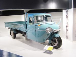 마쓰다 T2000 트럭 1957–1974, 길이 6.08m, 폭 1.84m, 최고 속도 100km/h