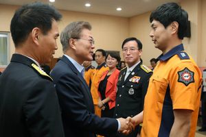 2017년 대통령 문재인 용산소방서 방문