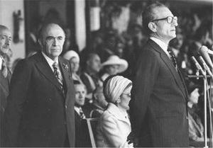 호베이다와 팔레비 국왕, 1978년