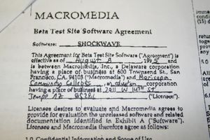 1995년 매크로미디어에서 발행한 간략한 서면 베타 테스트 소프트웨어 라이선스