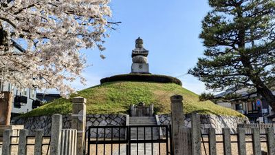 정면에서 본 미미즈카