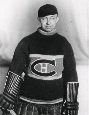 1928–29 NHL 시즌 동안 22번의 무실점을 기록한 골키퍼 조지 헤인즈워스