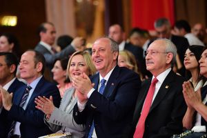 2018년 5월 26일, CHP 선언문 발표회에서 무하렘 인제