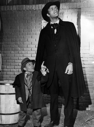 던이 리처드 키엘과 함께 와일드 와일드 웨스트에 출연 (1966년)