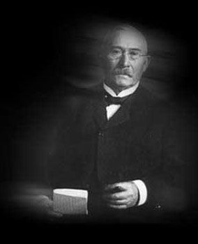 블뤼트너의 창립자 율리우스 블뤼트너