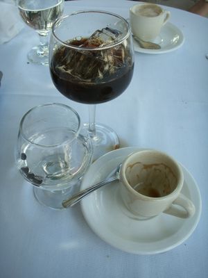 아마차카페로 온 더 락으로 제공