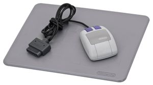 이 게임과 함께 패키지로 제공된 SNES 마우스와 패드