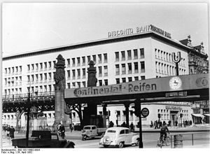 Paul Schwebes}}가 설계했으며 1951년에 완공되어 1952년에 촬영됨