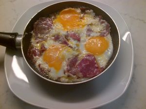 파스트르마와 계란 3개, 흔한 아침 식사 요리