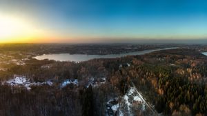 늦가을의 Talkša 호수