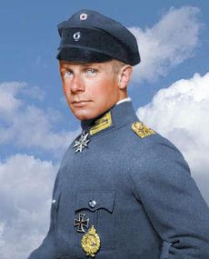 에른스트 우데트의 착색된 초상화