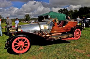 영화에 사용된 주요 자동차 ('GEN 11'이라는 유효한 영국 등록 번호를 가지고 있었다.)
