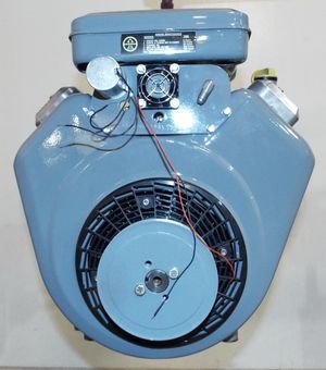 브리그스 앤 스트래튼(Briggs & Stratton) 90° 산업용 엔진(액세서리 측면에서 본 모습)