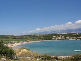 파그섬의 Caska 해변과 마을