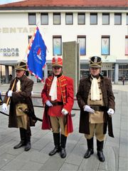 사모보르의 역사적 군사 부대인 "사모보르 국민 경비대" 회원들