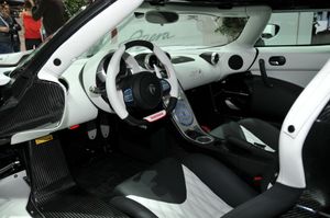 코닉세그 아제라 R 인테리어