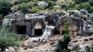 피나라의 암석 묘.