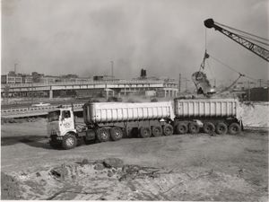 GMC 트랙터가 장착된 프루호프 슈퍼 덤프