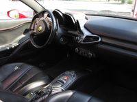 페라리 458 이탈리아의 차내