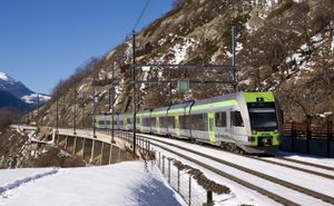 랄덴과 브리크 사이의 남쪽 뢰치베르크 램프의 BLS RABe 535