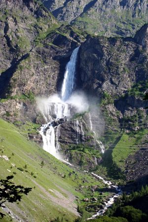 발본디오네에 있는 세리오 폭포