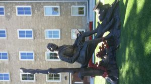 존 매크레이 대령 동상, 2015년 캐나다 온타리오주 구엘프 시립 박물관에 공개되어 그의 시 "플랑드르 들판에서" 100주년을 기념함