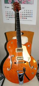 피트 타운젠드는 1971년 초 조 월시에게서 그레치 6120 기타를 받았으며, 이는 후즈 넥스트에서 그의 주요 전기 악기가 되었다.