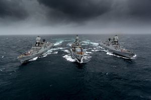 인도 해군 구축함의 일제 항해