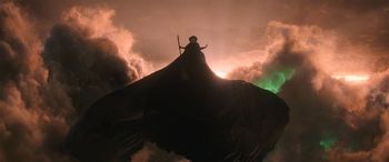 엘파바가 "Defying Gravity"의 마지막 부분에서 부르는 "전투 외침"은 무대 뮤지컬에서 사용된 "고소 작업대" 효과에 경의를 표한다.