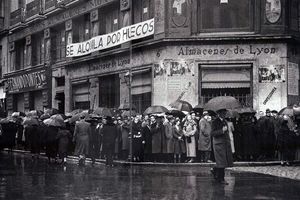 마드리드의 선거 당일은 비가 왔다.