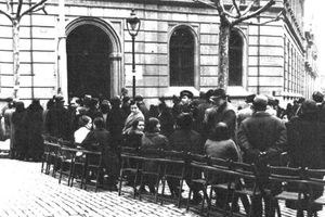 바르셀로나의 투표소로 향하는 줄