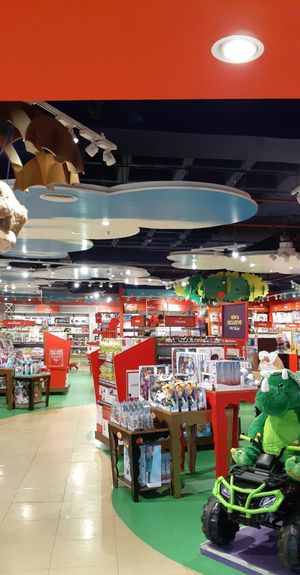 인도 타밀나두 첸나이의 햄리스 장난감 가게 내부