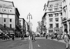 1949년 옥스퍼드 서커스, 피터 로빈슨 건물에 임시로 설치된 파사드