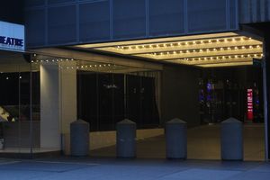 서쪽 보행자 통로 입구