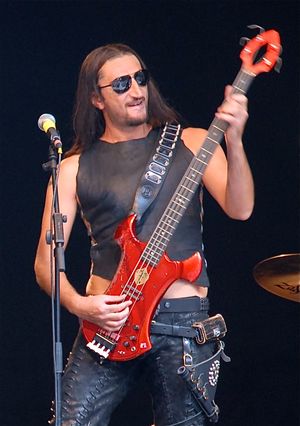 2009년 스톡홀름 시립극장에서 공연 중인 파레스 파레스