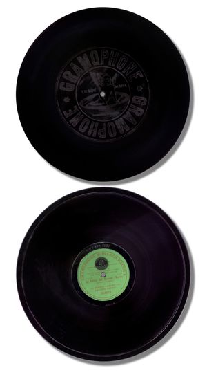 다국적 제품: 엔리코 카루소와 안토니오 스코티가 부른 오페라 듀엣, 1906년 미국에서 빅터 토킹 머신 컴퍼니(Victor Talking Machine Company)가 녹음, 1908년경 독일 하노버에서 그래머폰 컴퍼니(Gramophone Company)가 제조, 빅터의 영국 계열사