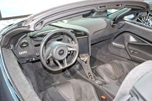 맥라렌 720S 내부