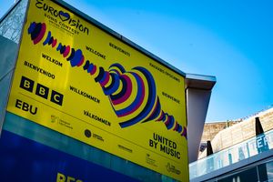 리버풀에 전시된 2023년 콘테스트의 그래픽 디자인